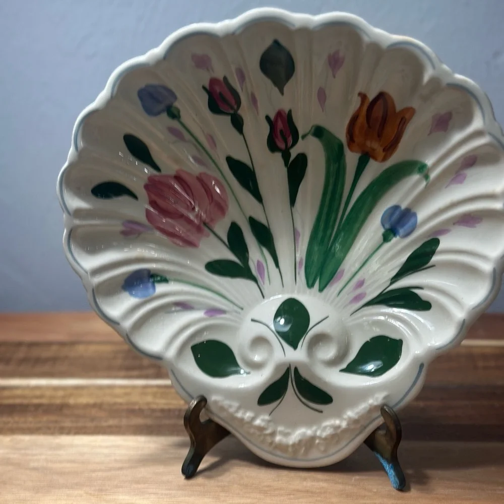 Vintage Blue Ridge Pottery. Hand-Painted Floral Shell Dish - Cream with  Flowers